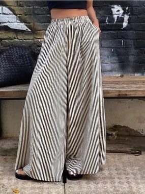 🌺 Palazzo Pants - Relaxed Wide-Leg Striped Black & White Super Cute & Comfy!!